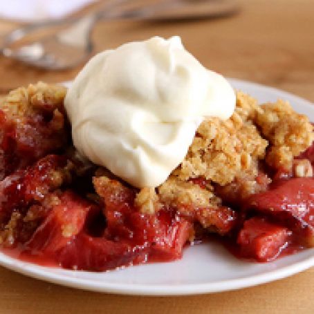 Slow-Cooker Strawberry-Rhubarb Crisp